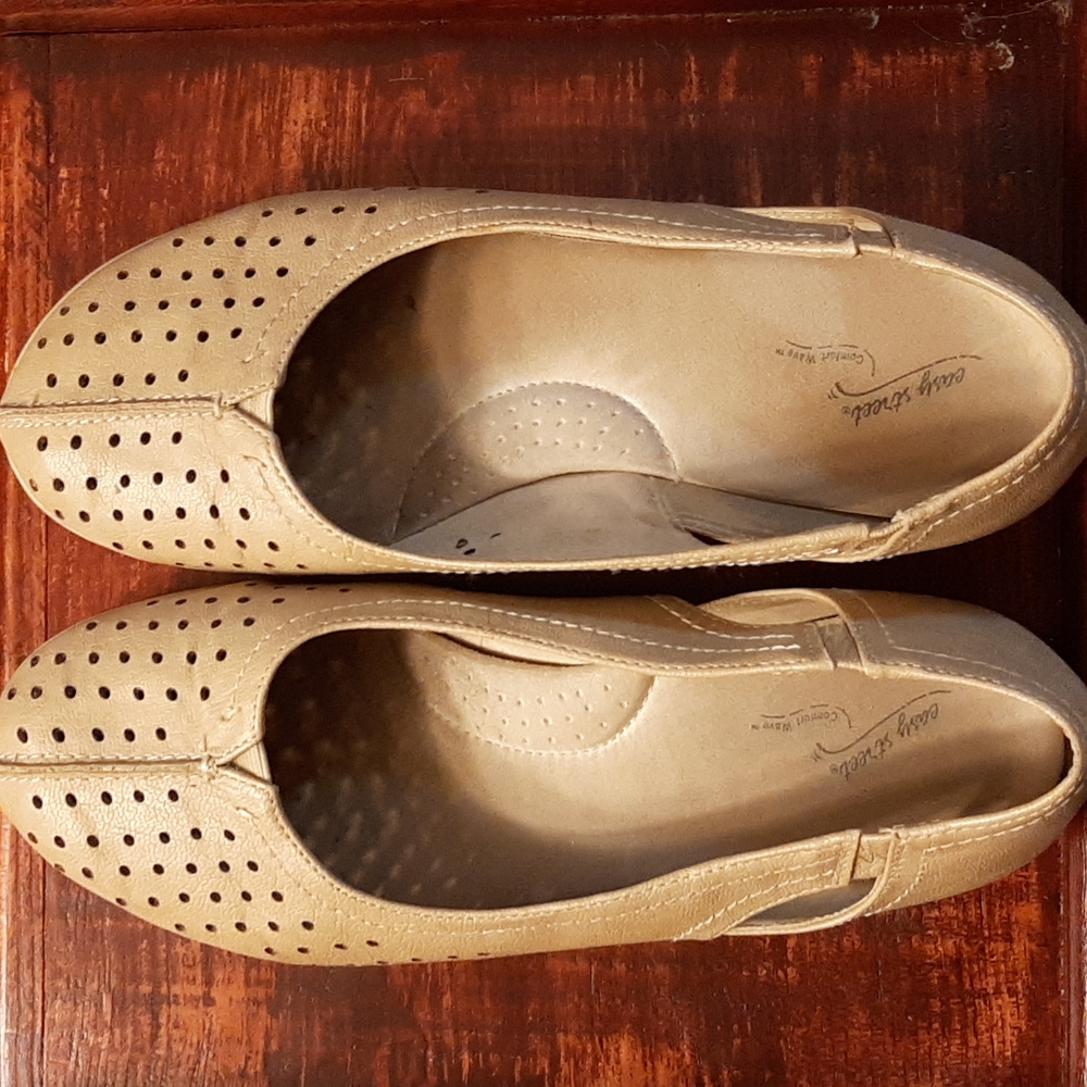 Easy Street Comfort Wave flat sz 11W